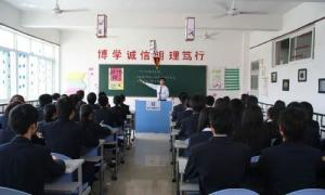 四川新华电脑学校教师授课