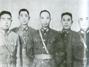 11集团军主要将领，中间为黄杰