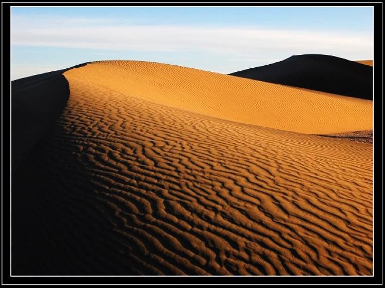 长条形沙丘图片