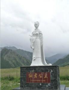 刘细君塑像