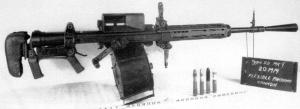 可以看出弹鼓非常大，从飞机拆下来当步兵武器用的99机炮