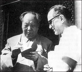 李敦白与毛泽东在天安门城楼