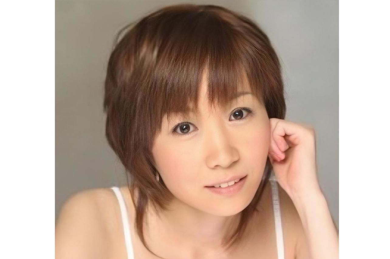 日本女声优中村绘里子38岁生日当天宣布结婚消息 - 哔哩哔哩