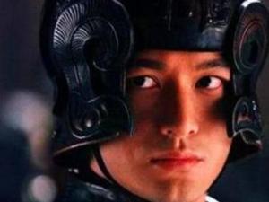 美人沟下巴
