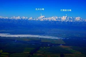 托木尔峰与汗·腾格里峰