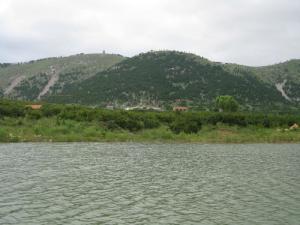 村后巍巍大洞山