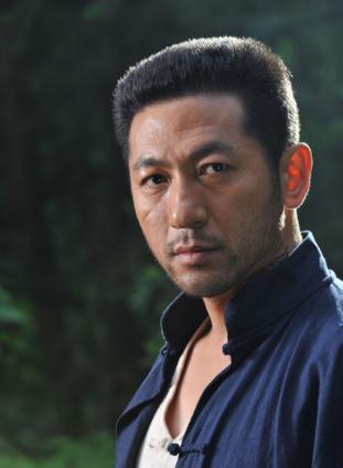 郭铁城出演了许多农村题材的影视作品,尤其是《刘老根》中的二奎,以及