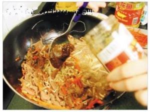 做法图片（沙茶金菇牛肉粉）