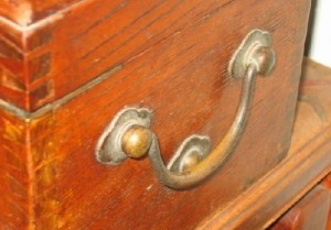 晚清：榉木小箱子